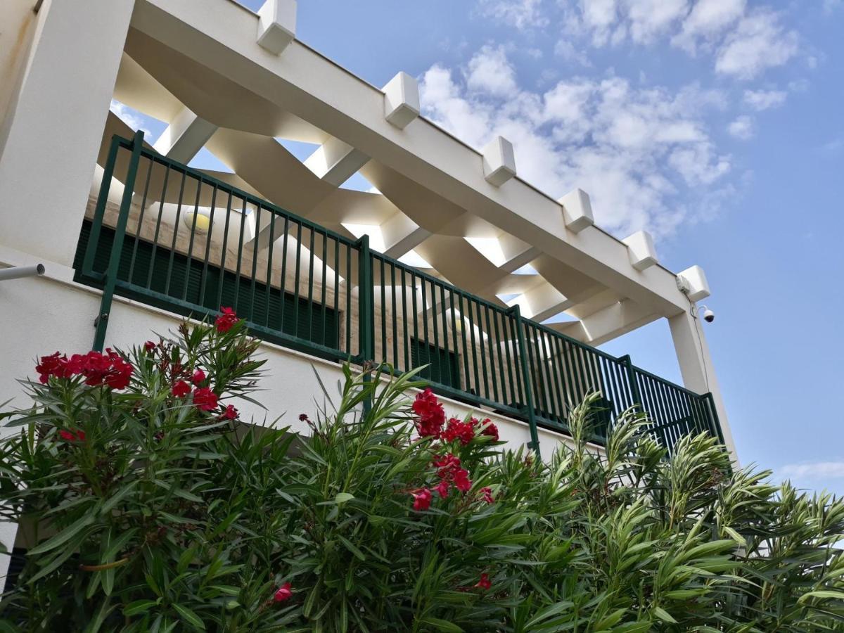 Queen Beach Apartments Hoek van Holland Ngoại thất bức ảnh